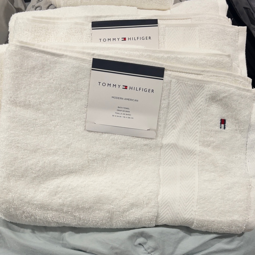 Tommy Hilfiger White Bath Towel with Flag Embroidery